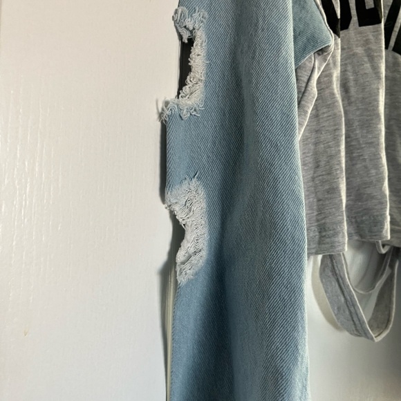 Trendy Gray and Blue Crop Top with 'Good Vibes' Print - Picture 5 of 8